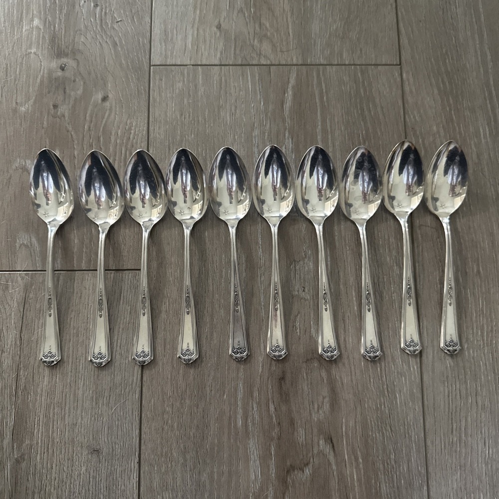 Oneida Community Tudor Plate 1946 QUEEN BESS I Teaspoons Lot of 10 Spoons